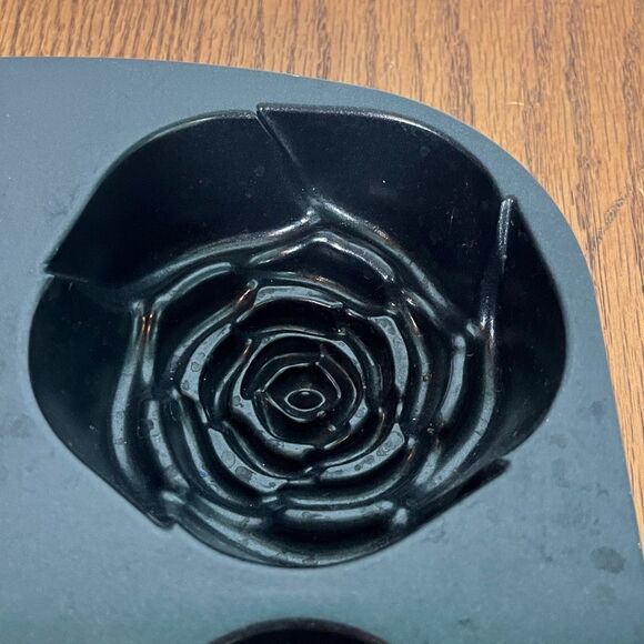 Nordic Ware Bouquet Bundt Cake Pan Rose Daisy Sunflower 6 Section 1.8 Liters - Picture 4 of 8